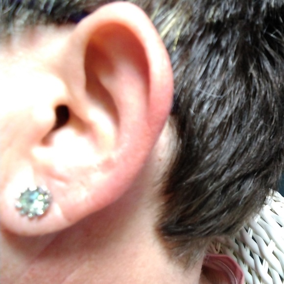 Beautiful silver cz earrings - Picture 3 of 3